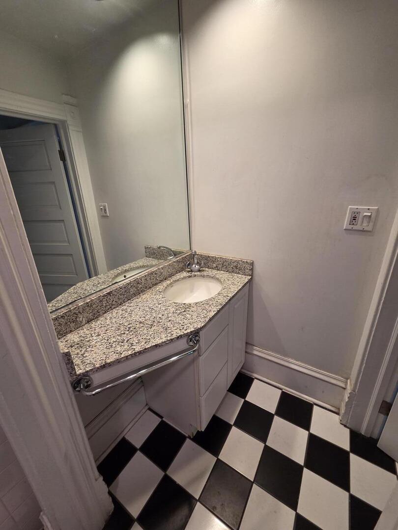 2144 N Fremont Street, Chicago, IL 60614