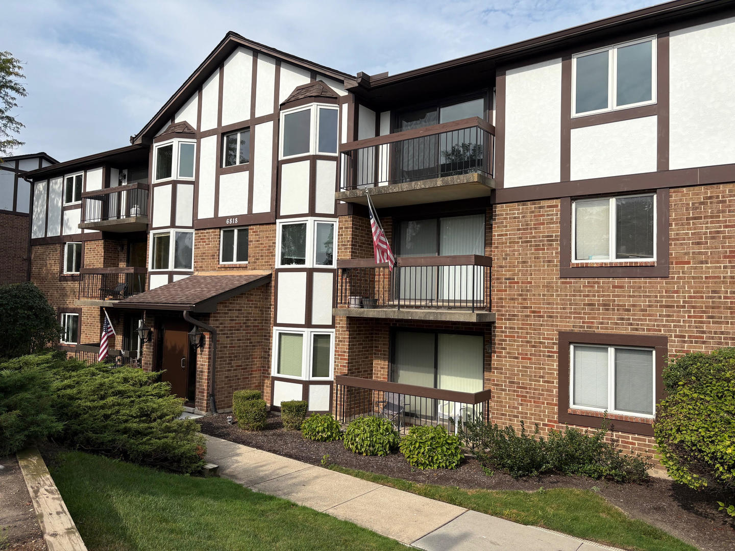 6818 Joliet Road #9, Indian Head Park, IL 60525