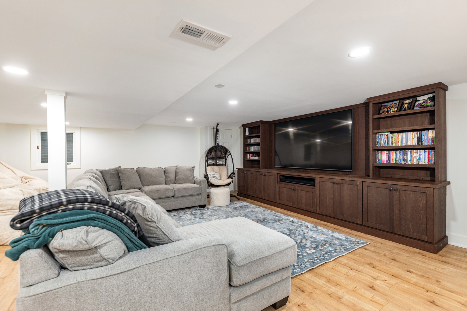 2421 River Woods Drive, Naperville, IL 60565