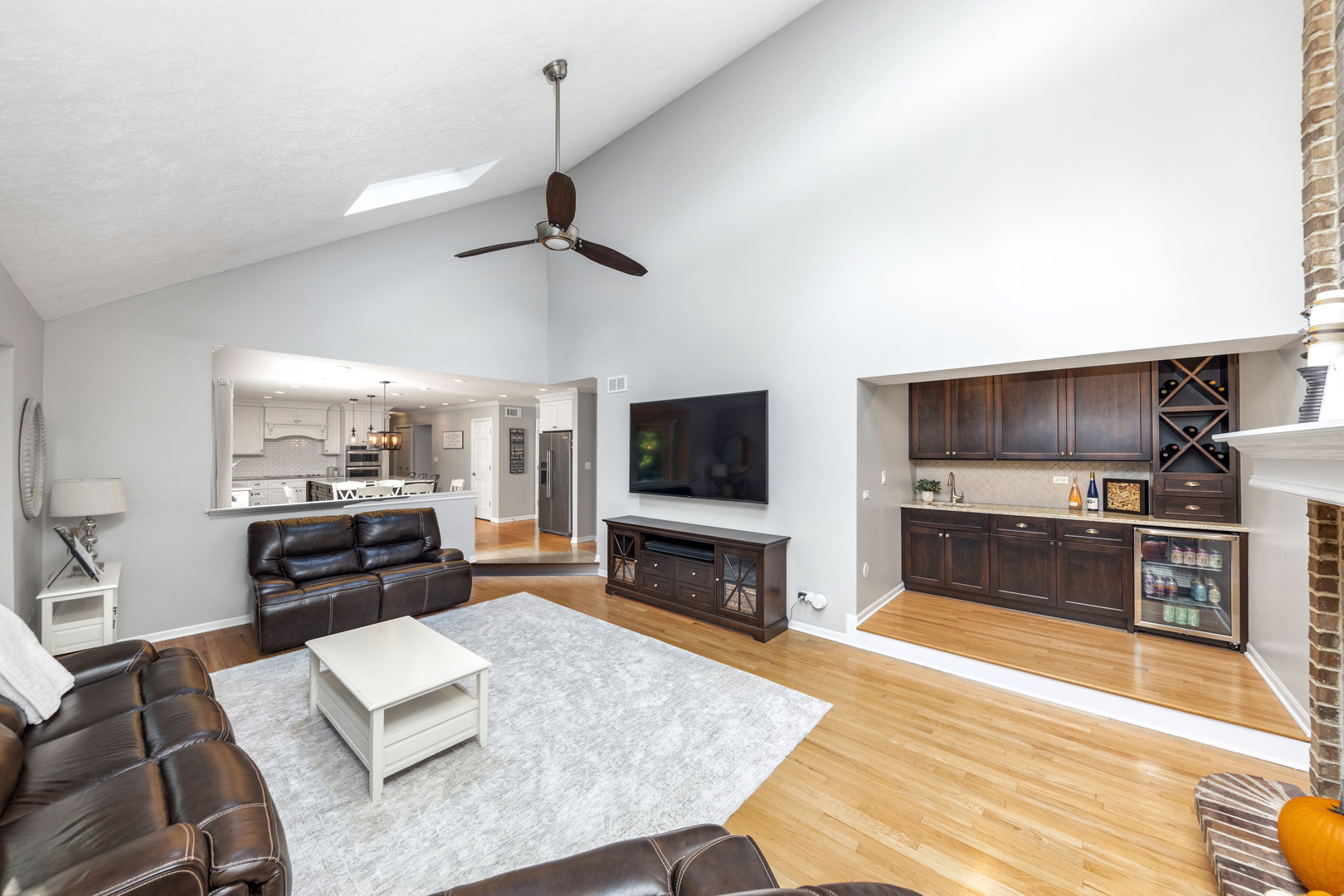 2421 River Woods Drive, Naperville, IL 60565