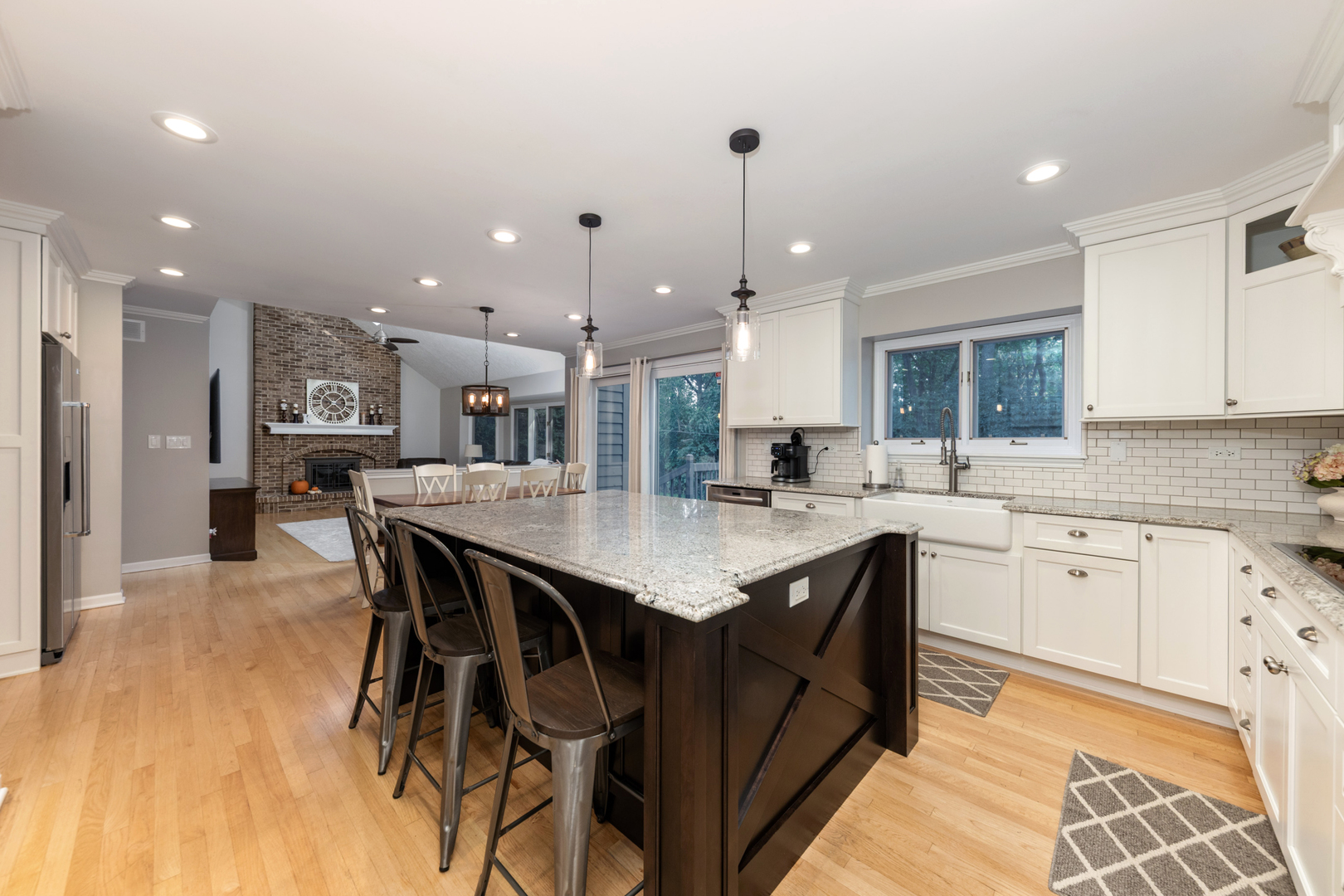 2421 River Woods Drive, Naperville, IL 60565