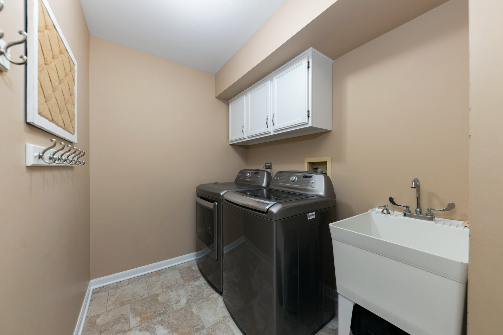 2421 River Woods Drive, Naperville, IL 60565