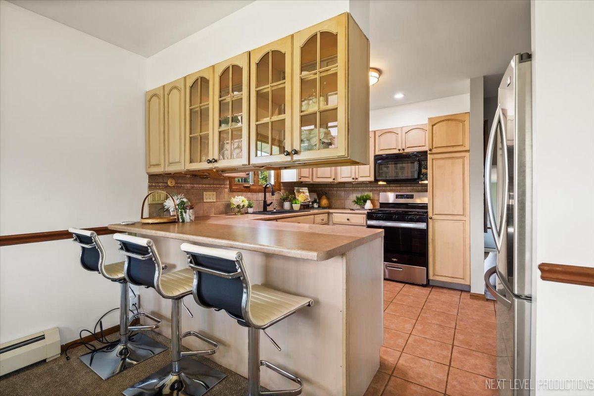 38W144 Beckman Trail, Elgin, IL 60124