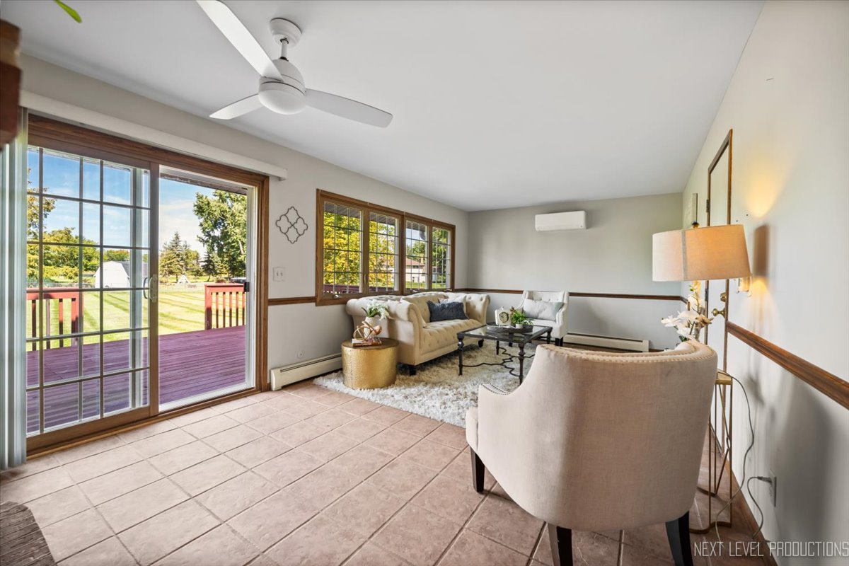 38W144 Beckman Trail, Elgin, IL 60124