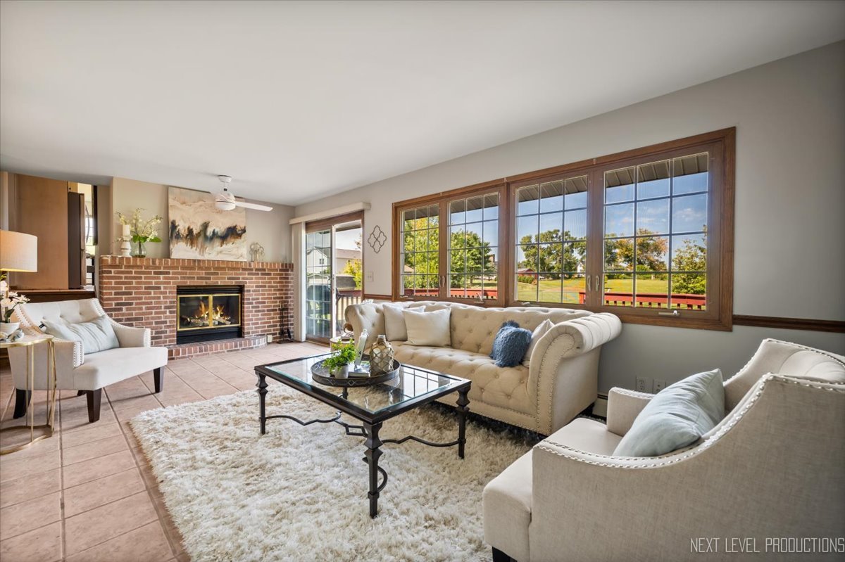 38W144 Beckman Trail, Elgin, IL 60124