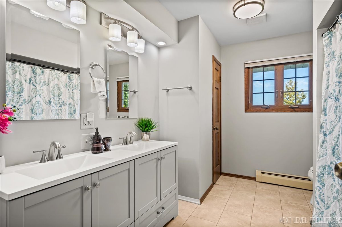 38W144 Beckman Trail, Elgin, IL 60124