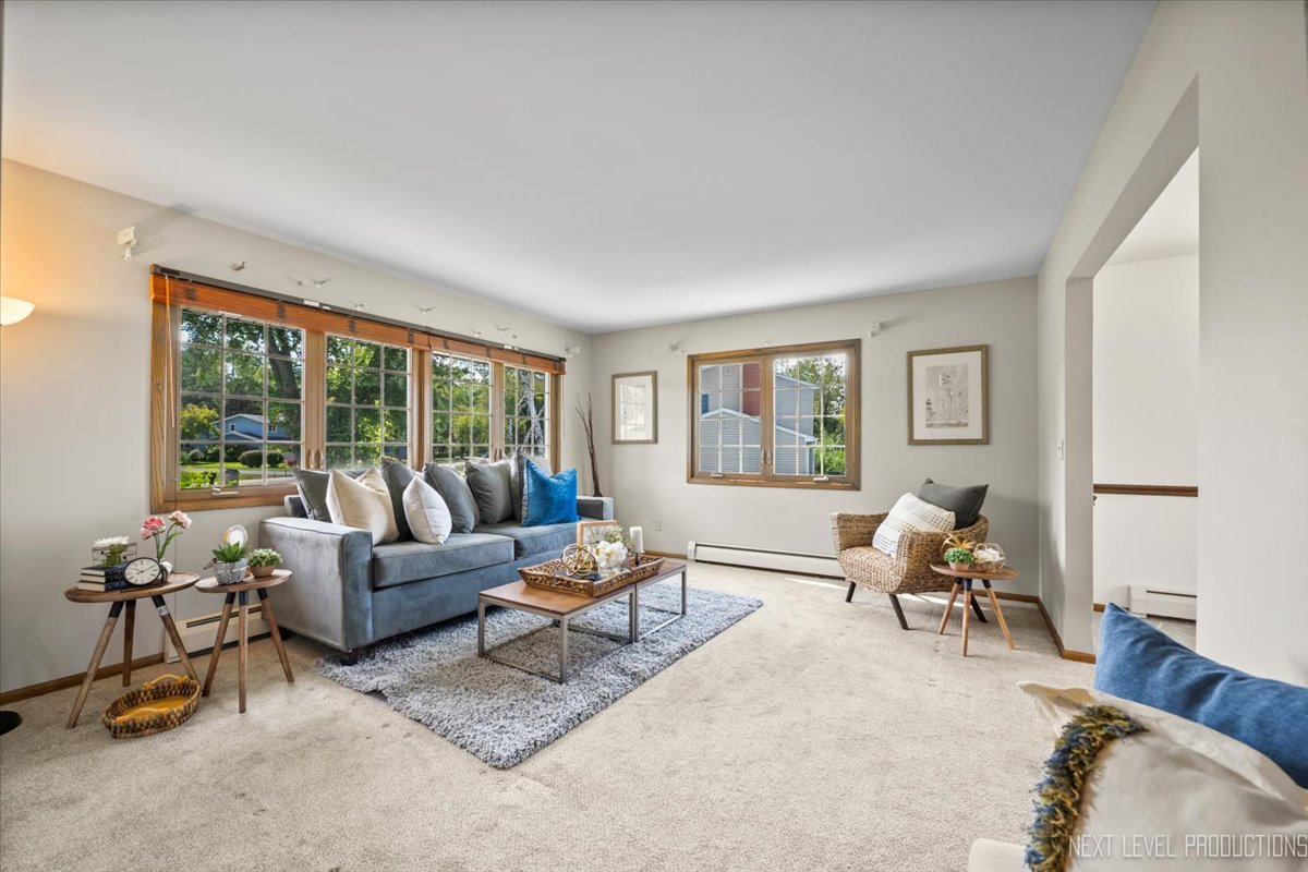 38W144 Beckman Trail, Elgin, IL 60124