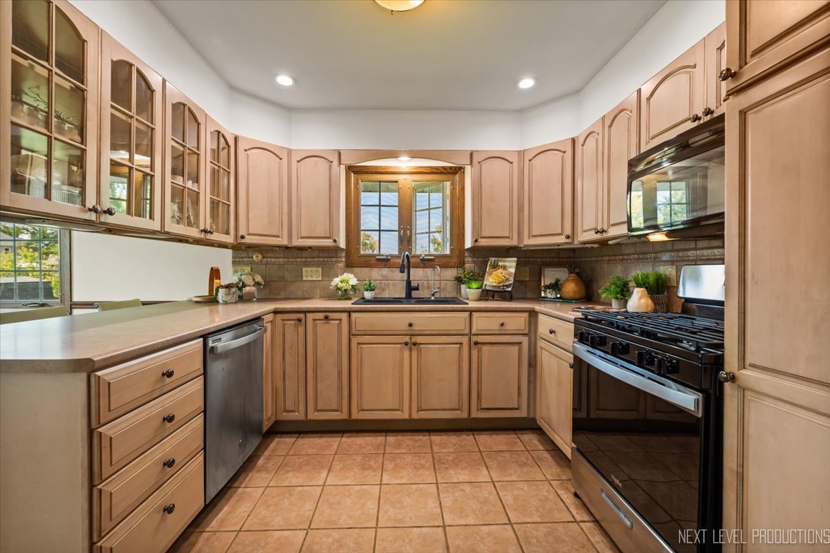 38W144 Beckman Trail, Elgin, IL 60124