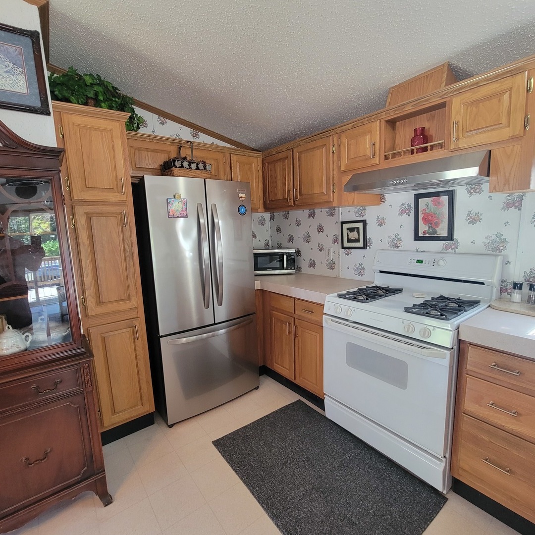 240 Whitney Road #13, Lake Zurich, IL 60047