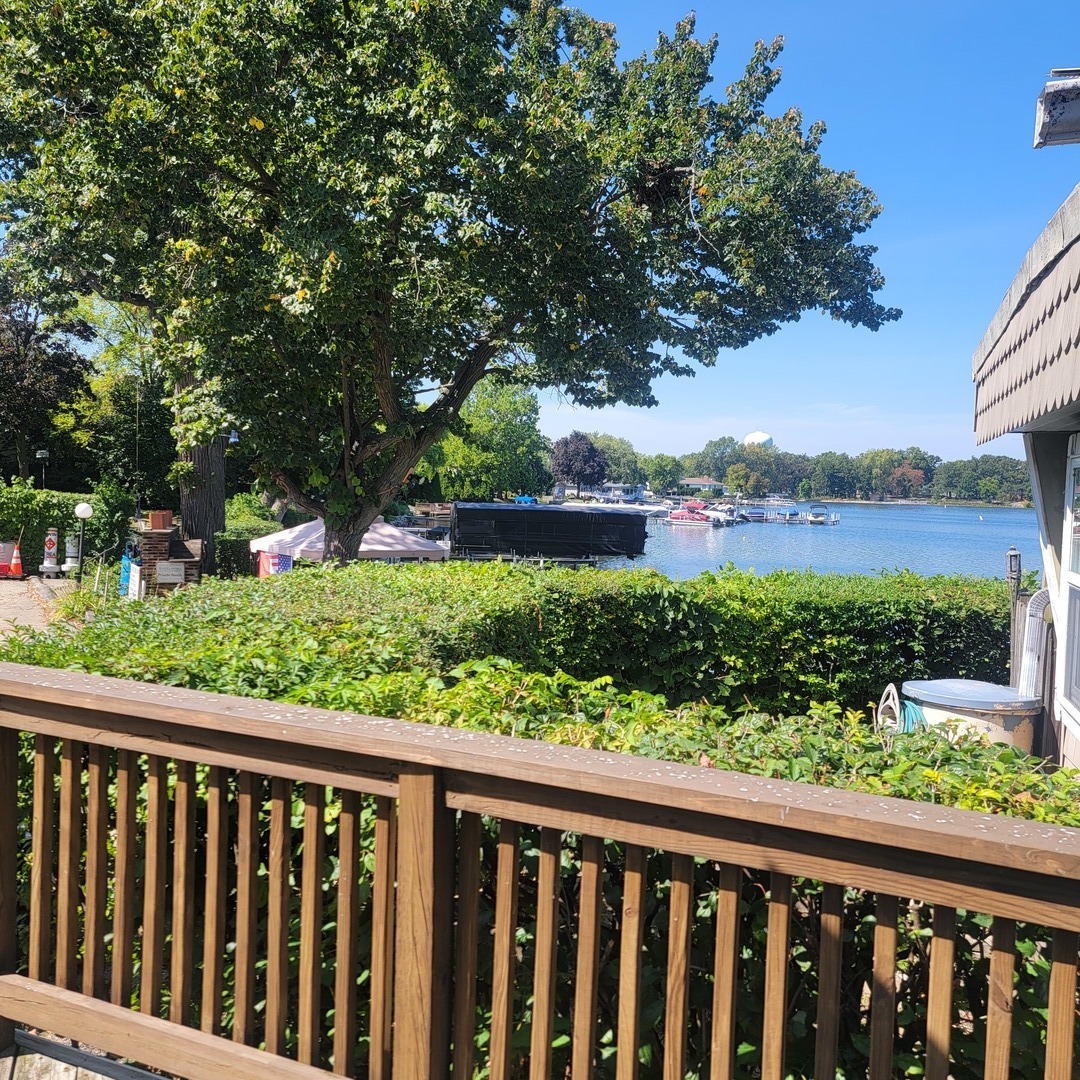 240 Whitney Road #13, Lake Zurich, IL 60047