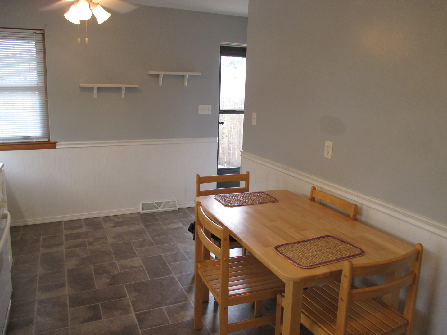 1606 Dearborn Street, Crest Hill, IL 60403