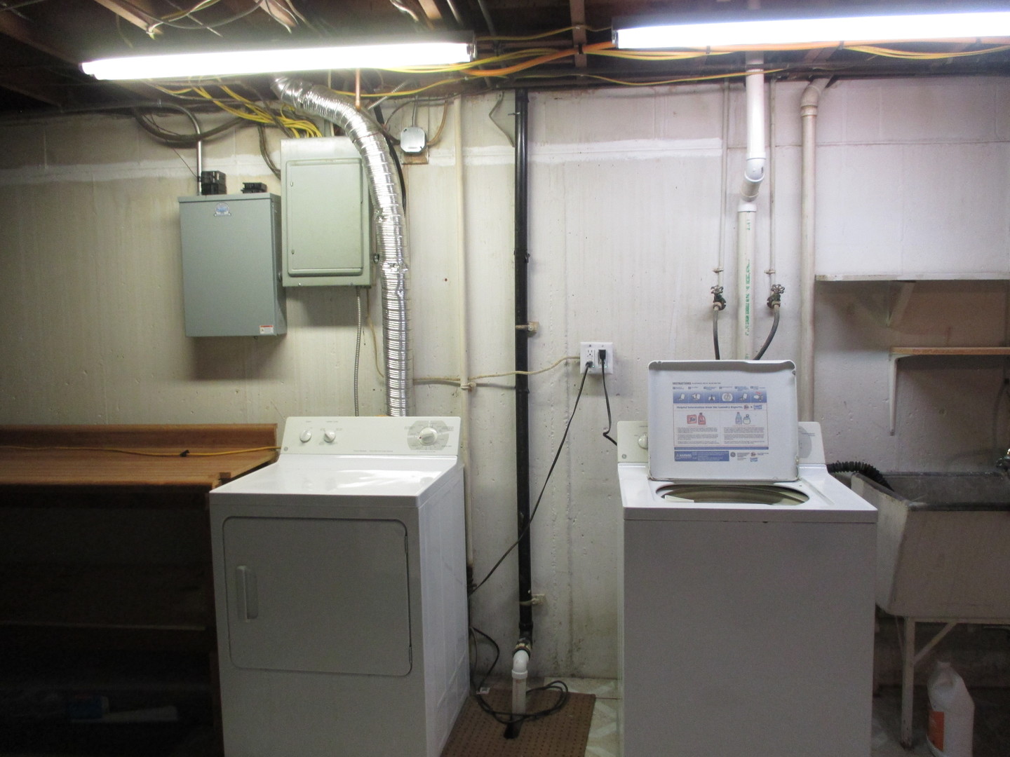 1606 Dearborn Street, Crest Hill, IL 60403