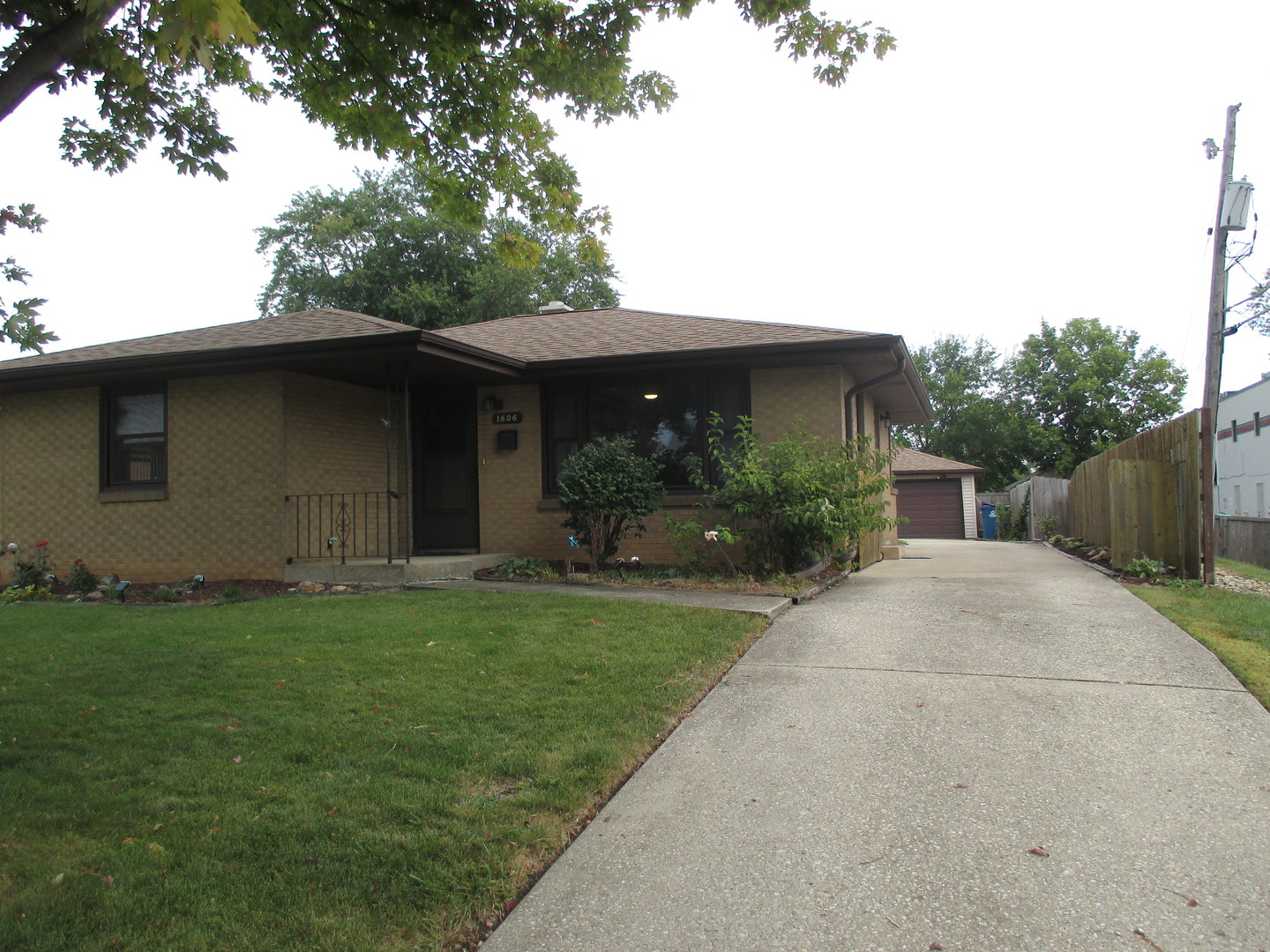 1606 Dearborn Street, Crest Hill, IL 60403