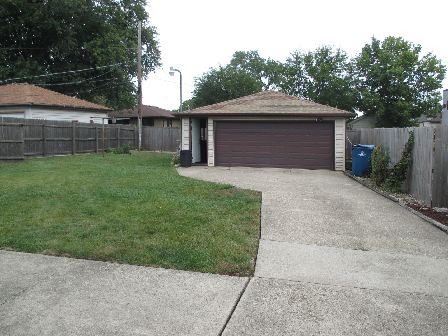 1606 Dearborn Street, Crest Hill, IL 60403