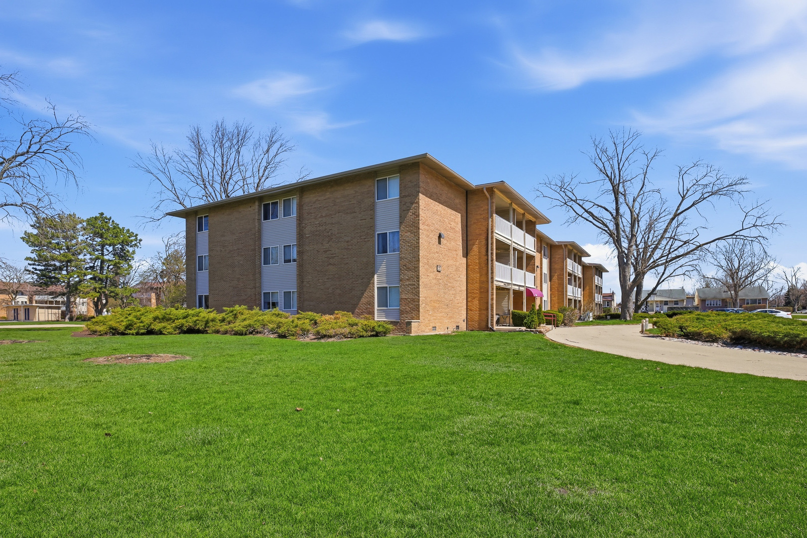960 Beau Drive #303, Des Plaines, IL 60016