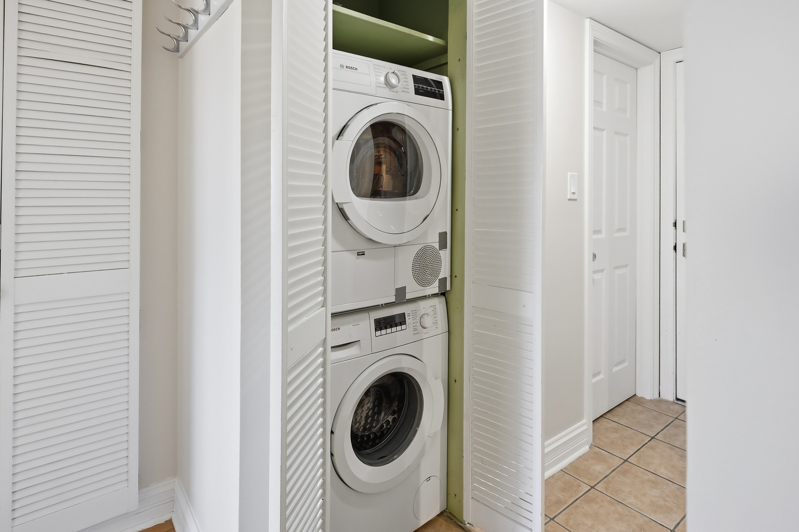 960 Beau Drive #303, Des Plaines, IL 60016