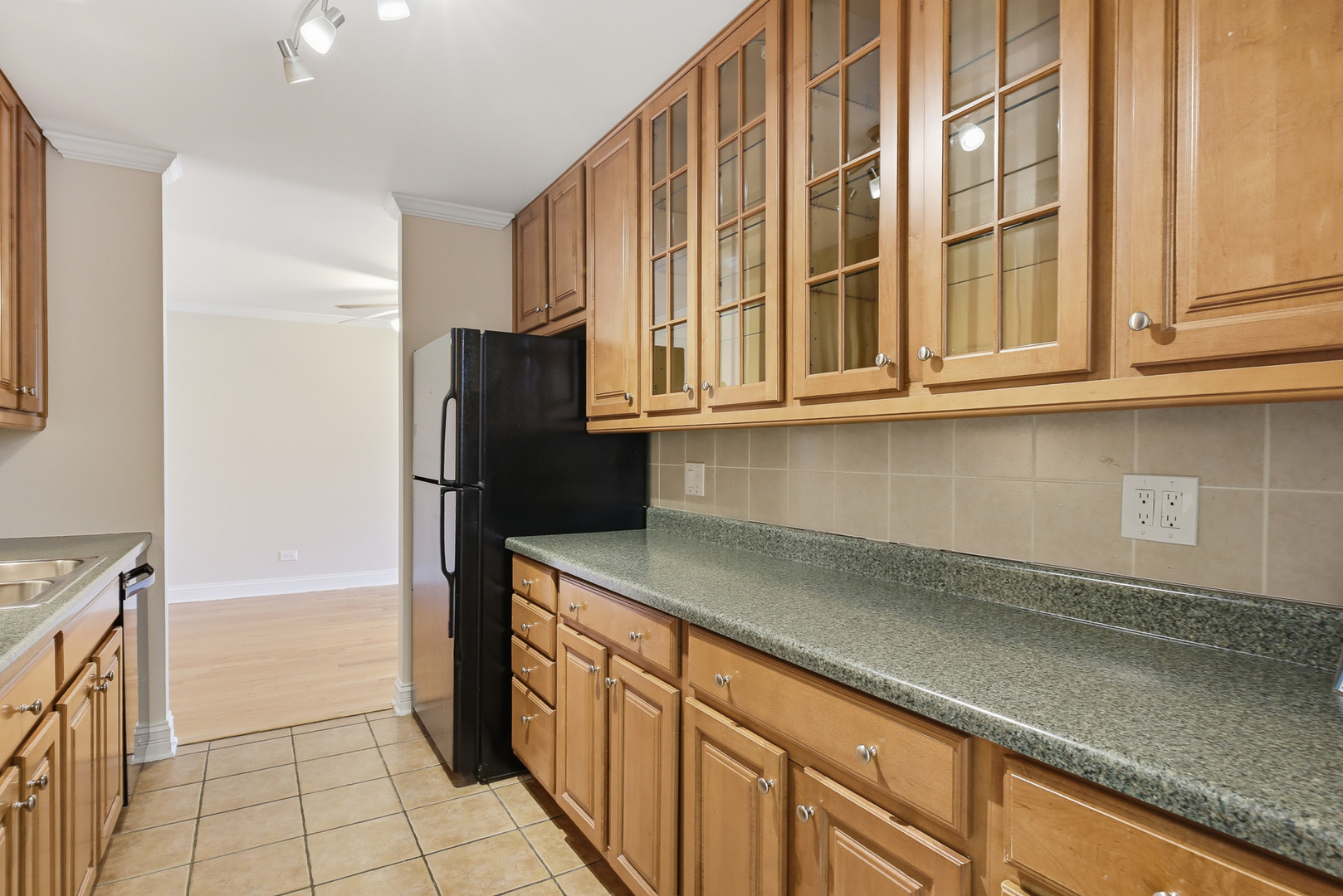 960 Beau Drive #303, Des Plaines, IL 60016