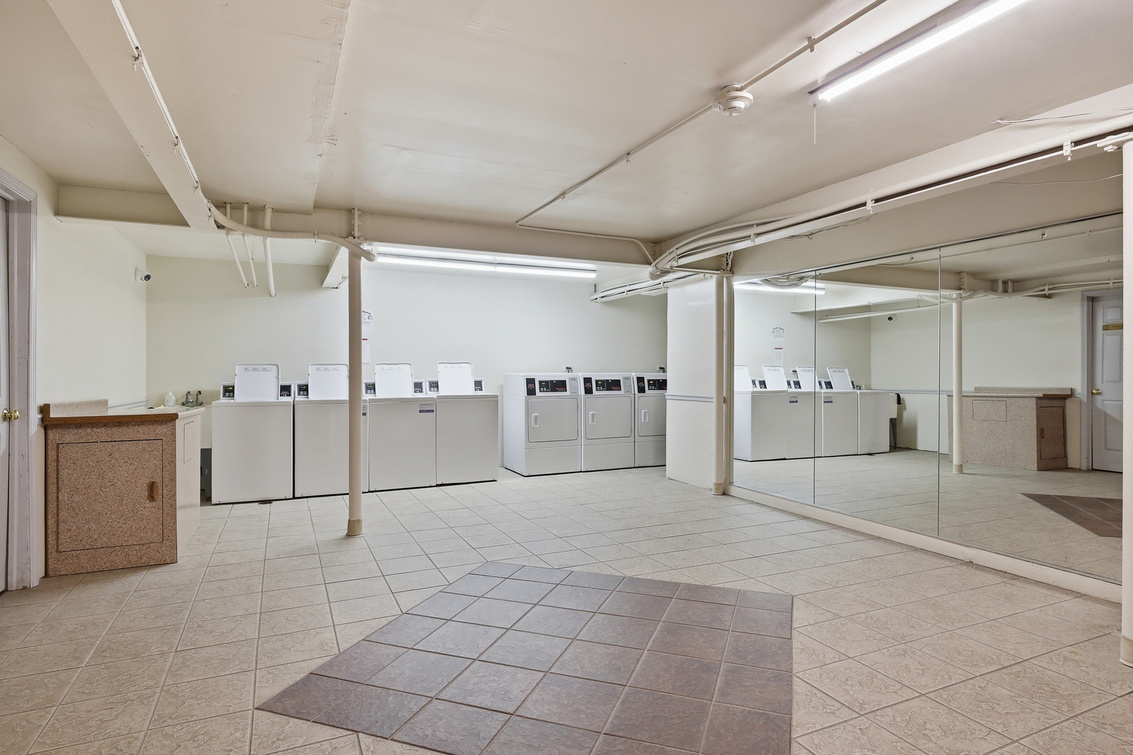 960 Beau Drive #303, Des Plaines, IL 60016