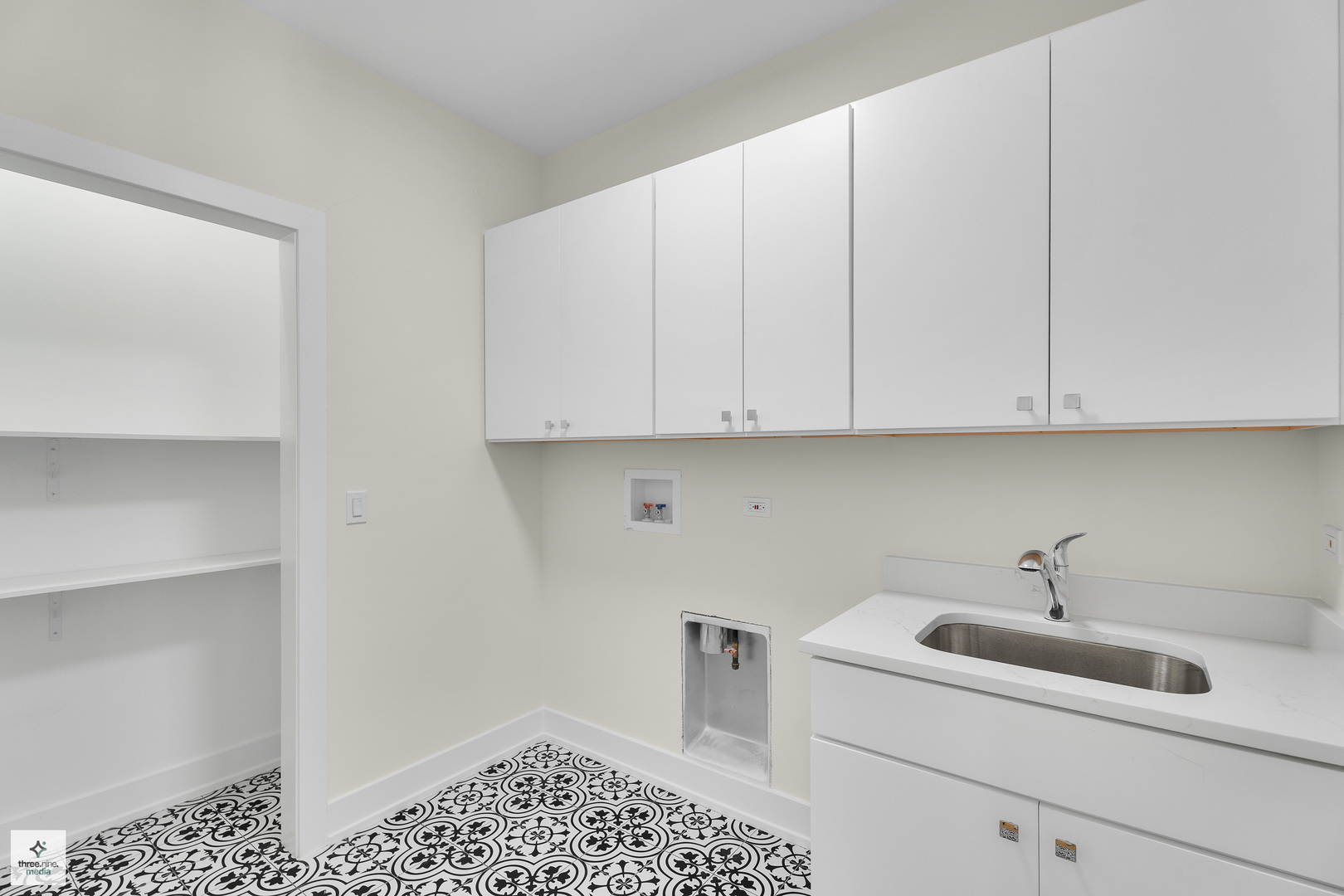 705 Glendale Road, Glenview, IL 60025