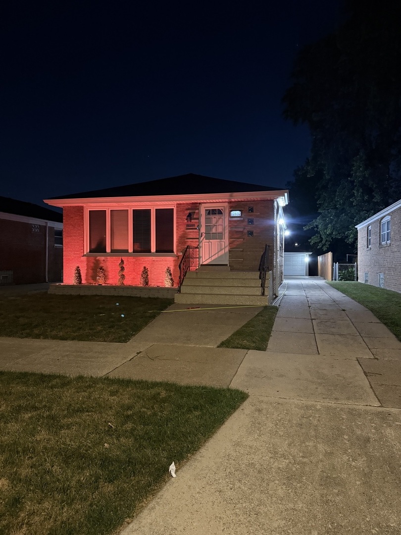 12832 S Manistee Avenue, Chicago, IL 60633