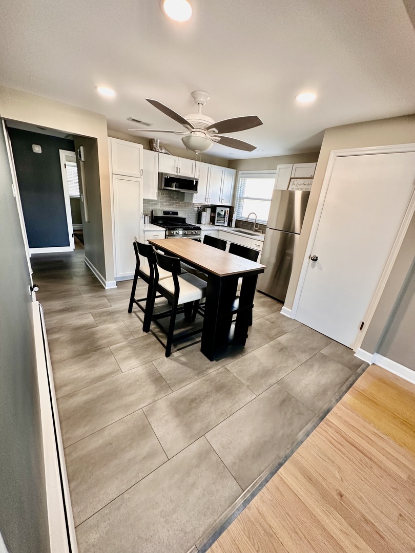 12832 S Manistee Avenue, Chicago, IL 60633