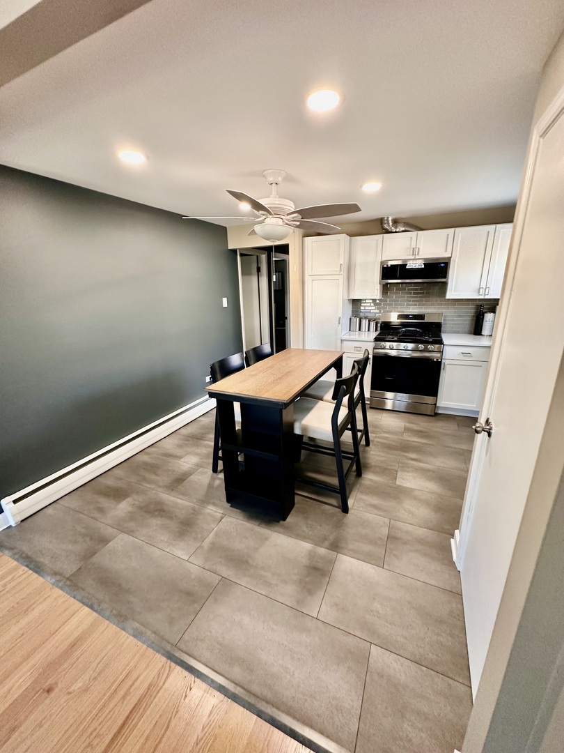 12832 S Manistee Avenue, Chicago, IL 60633