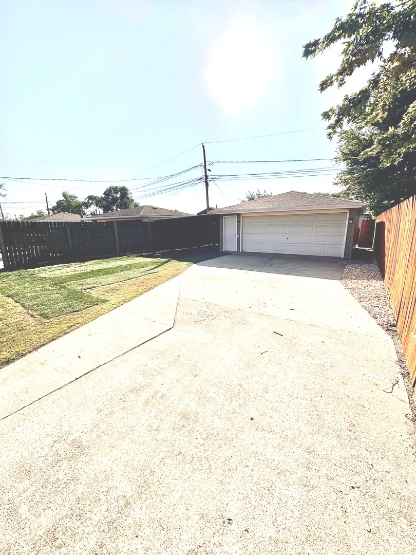 12832 S Manistee Avenue, Chicago, IL 60633