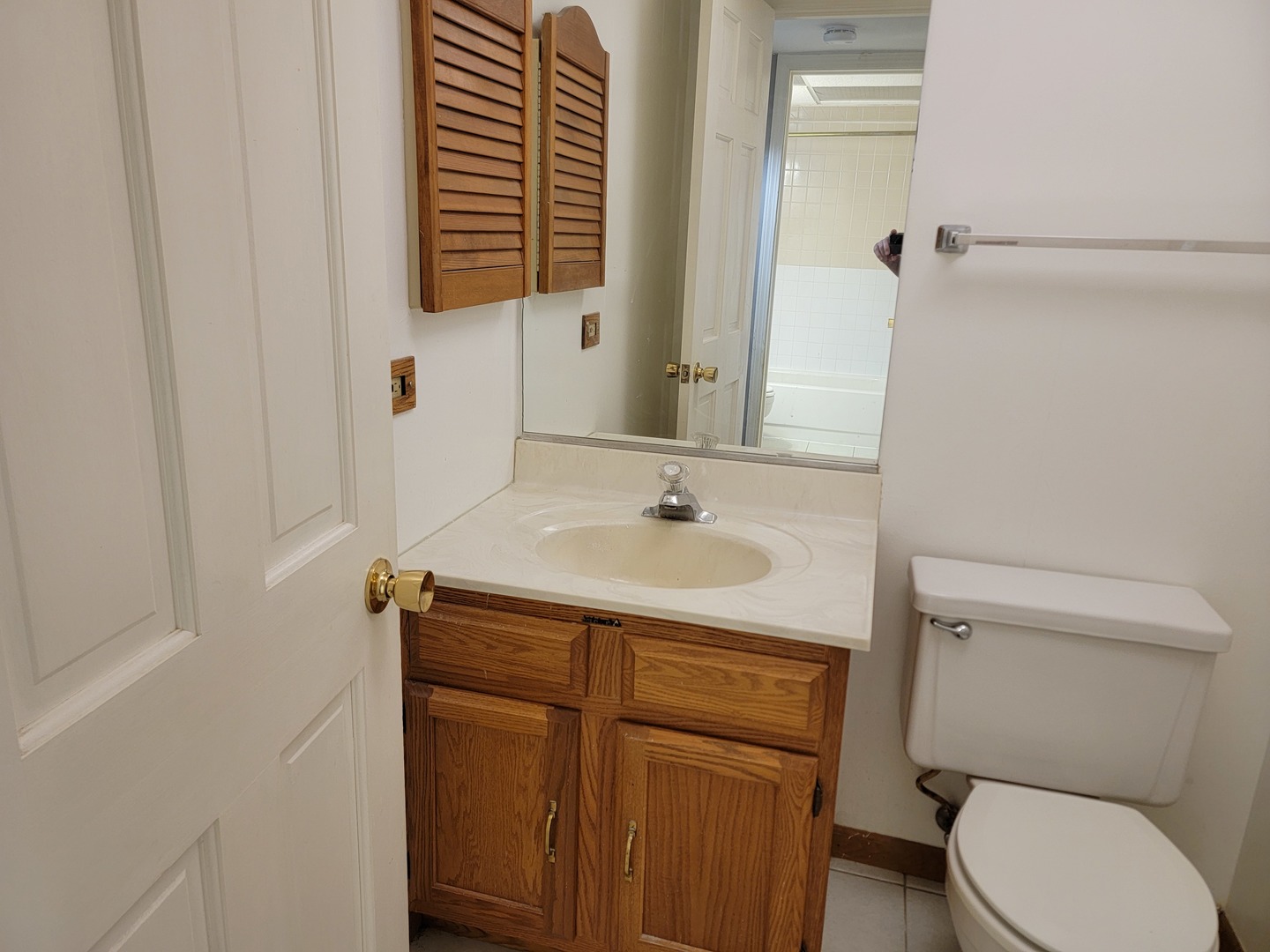 5406 Chateau Drive #4, Rolling Meadows, IL 60008