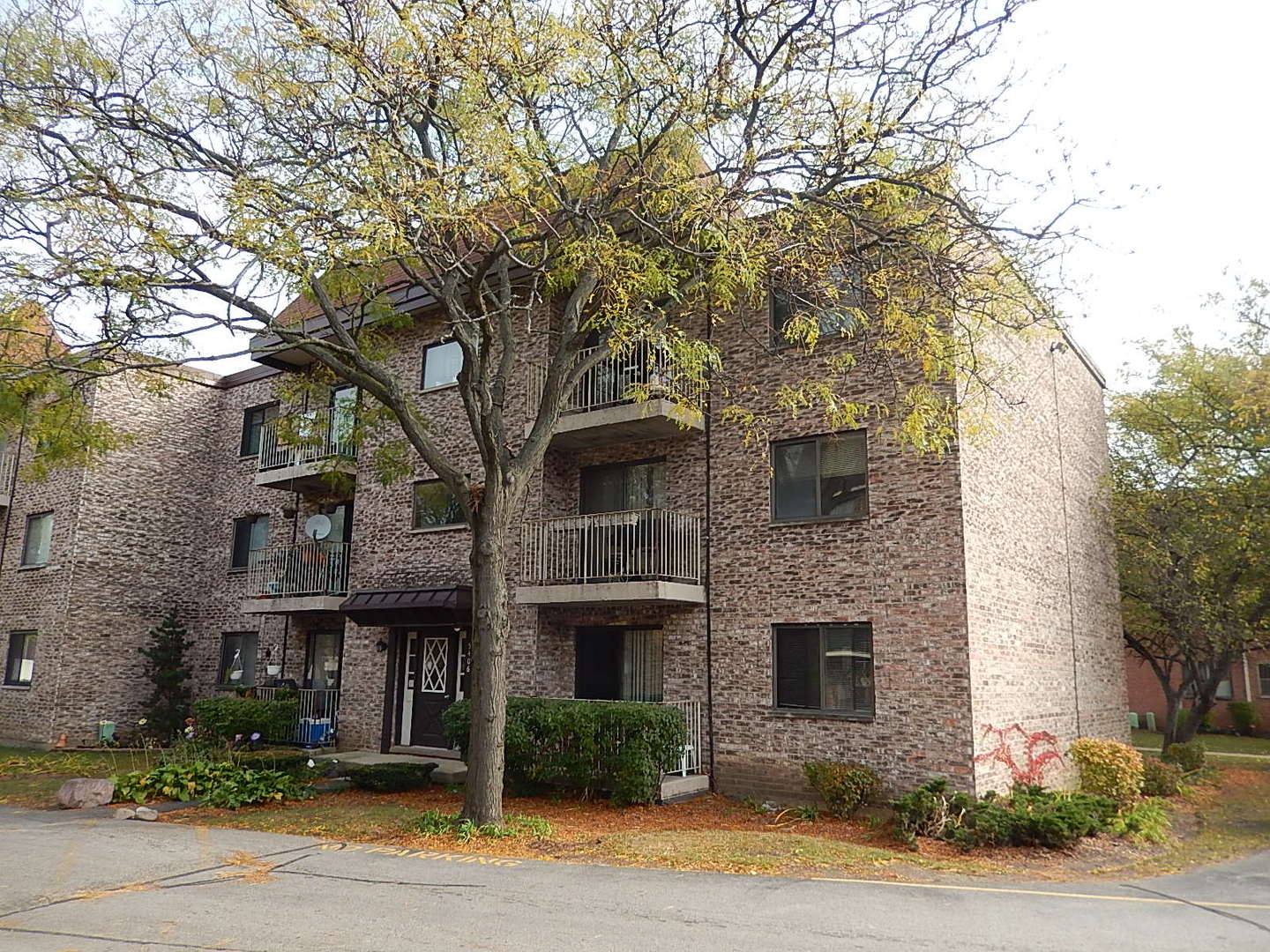 5406 Chateau Drive #4, Rolling Meadows, IL 60008