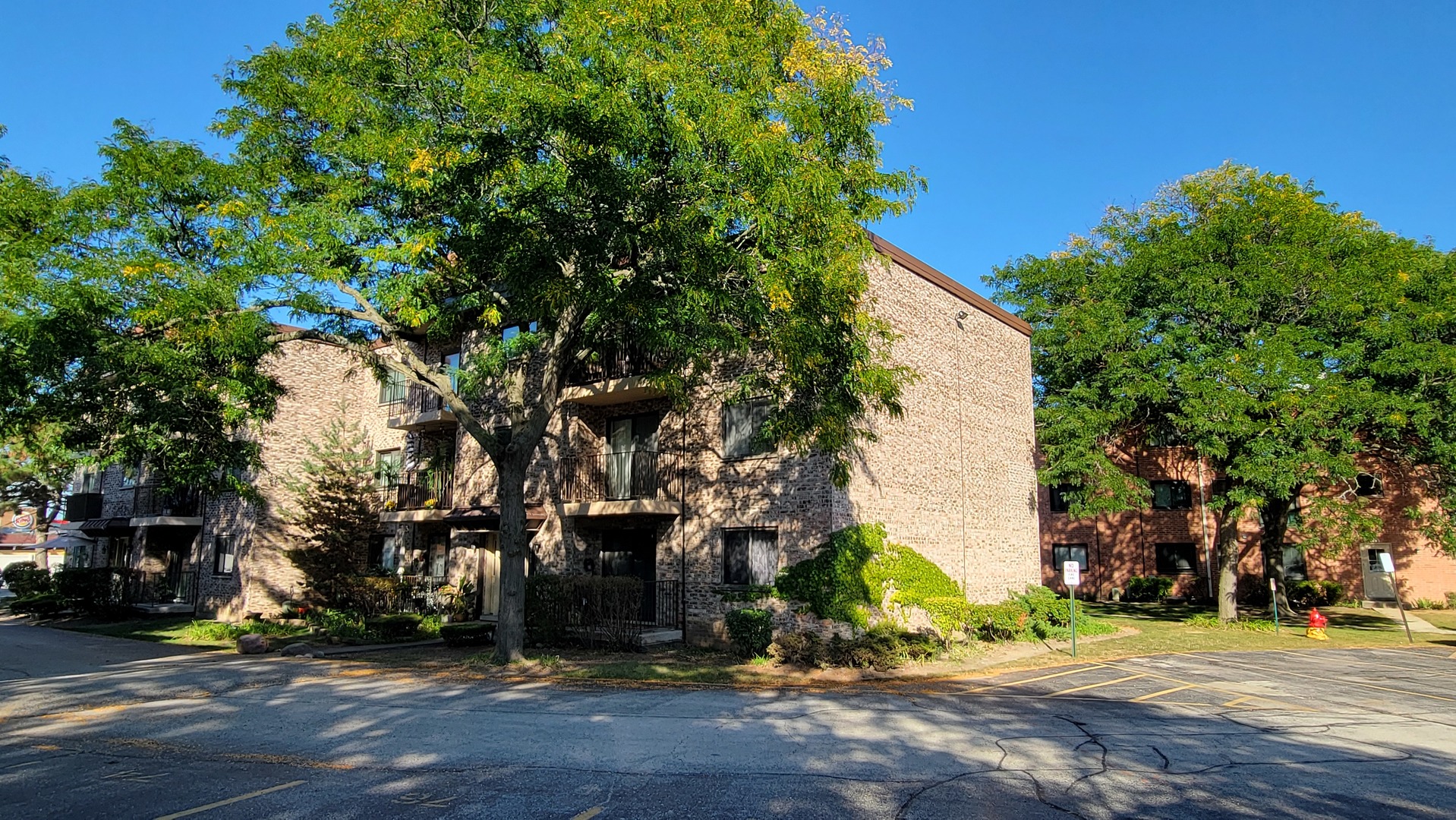5406 Chateau Drive #4, Rolling Meadows, IL 60008
