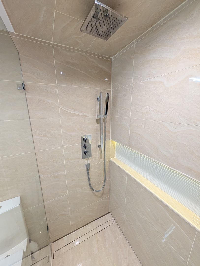 8735 W CATHERINE Avenue #8, Chicago, IL 60656