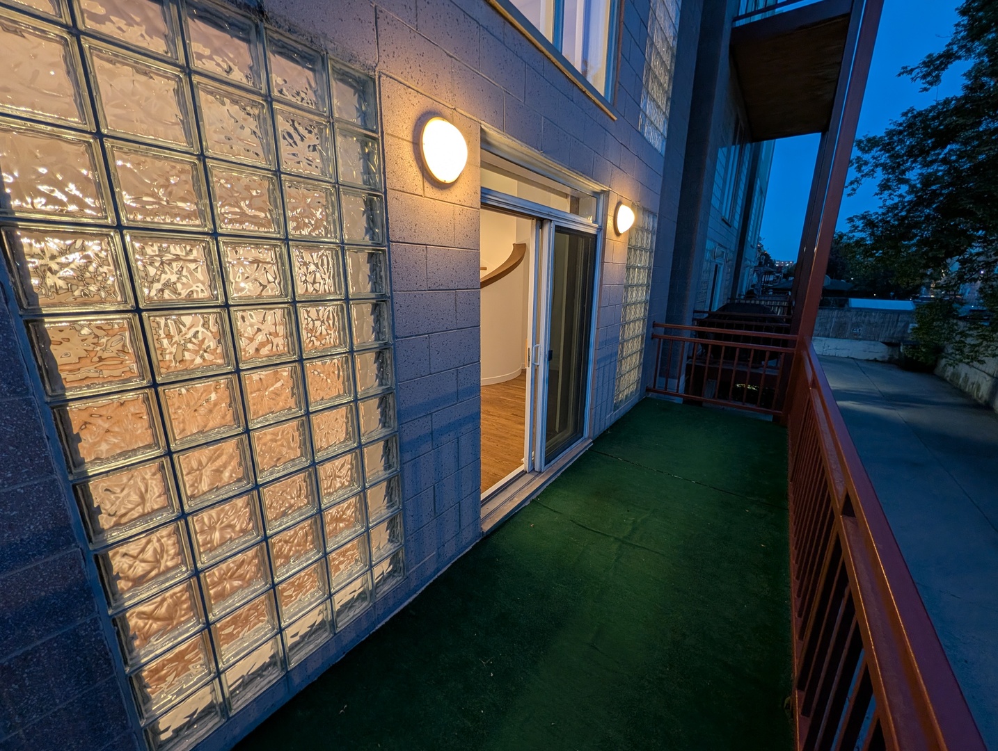 8735 W CATHERINE Avenue #8, Chicago, IL 60656
