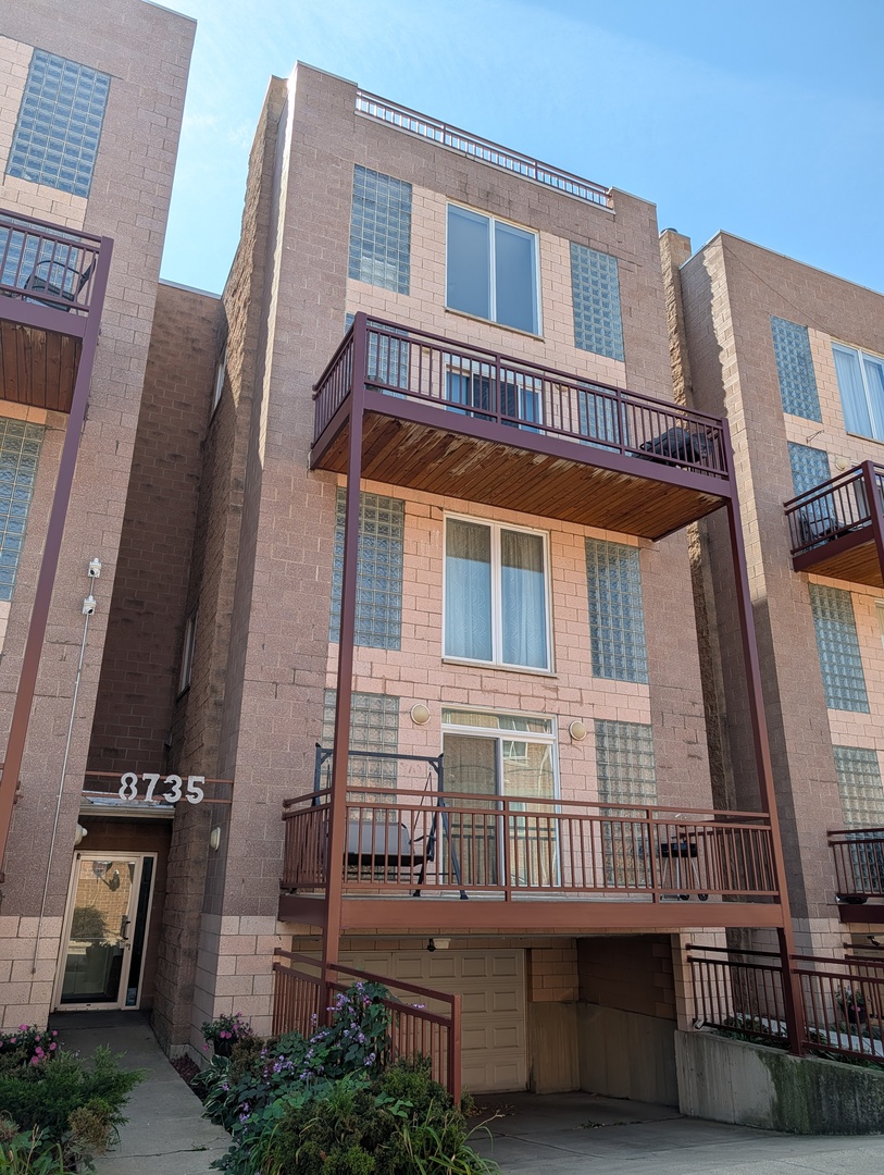 8735 W CATHERINE Avenue #8, Chicago, IL 60656