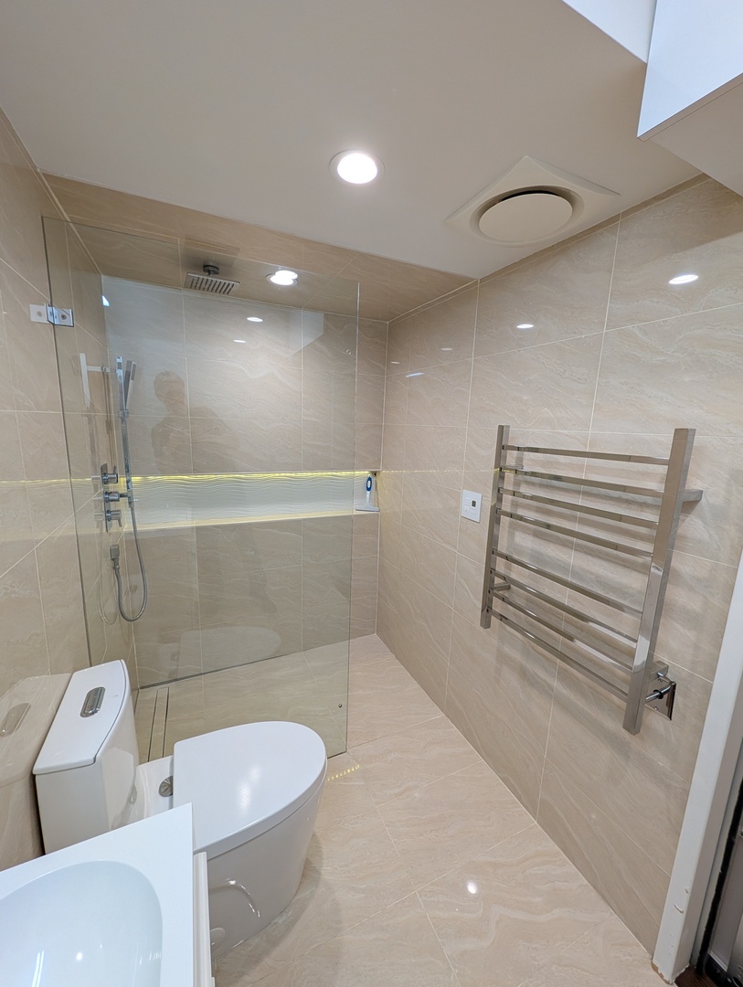8735 W CATHERINE Avenue #8, Chicago, IL 60656