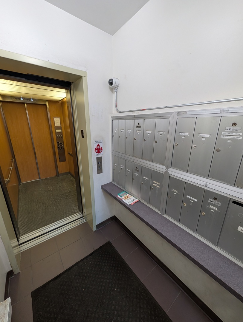 8735 W CATHERINE Avenue #8, Chicago, IL 60656