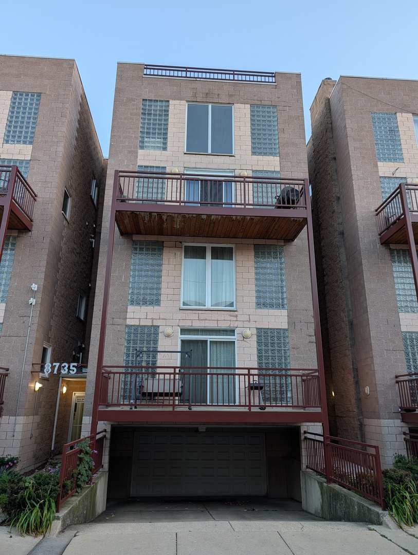 8735 W CATHERINE Avenue #8, Chicago, IL 60656