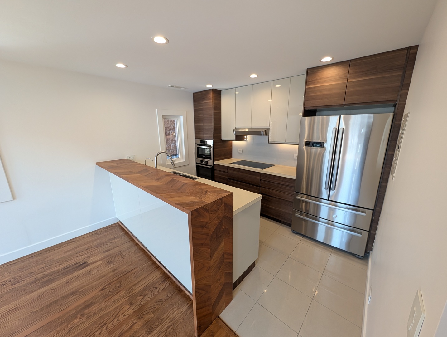 8735 W CATHERINE Avenue #8, Chicago, IL 60656