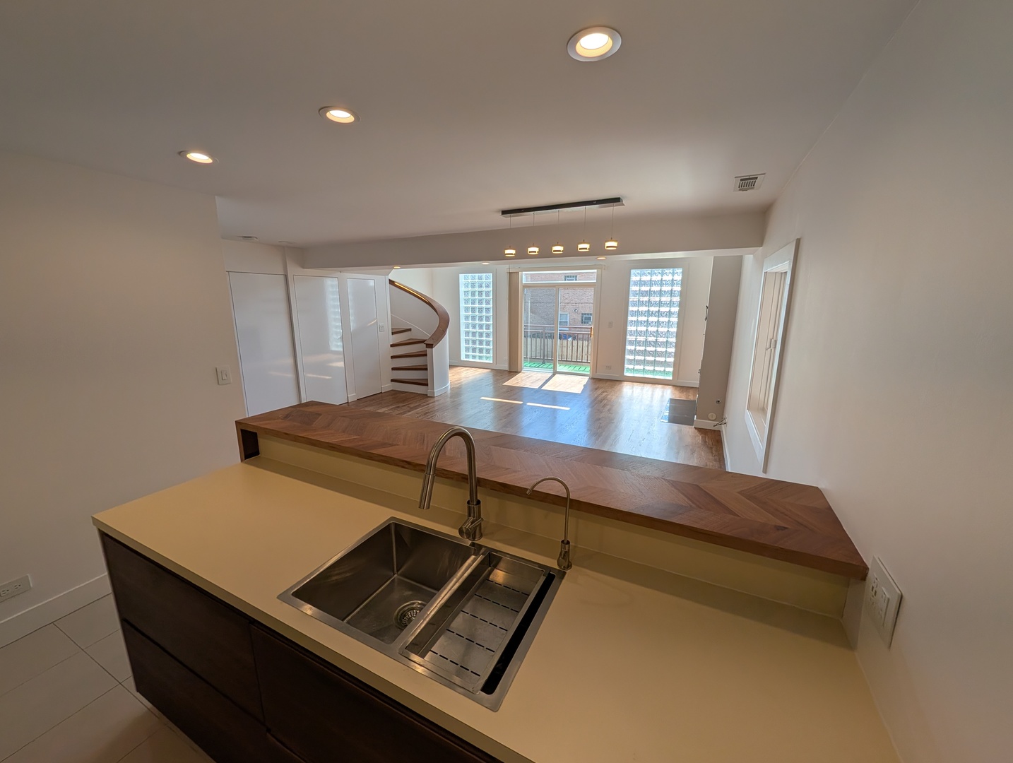 8735 W CATHERINE Avenue #8, Chicago, IL 60656