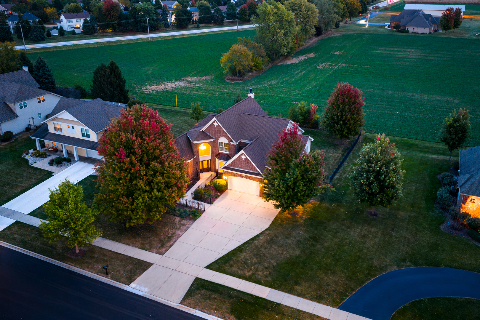 351 Lake Run Lane, North Aurora, IL 60542