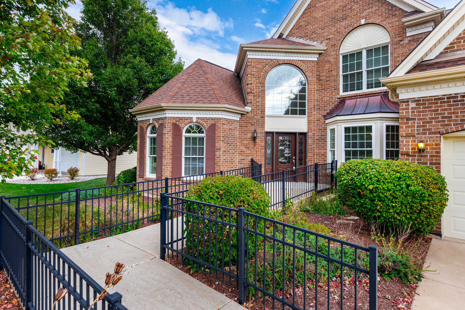 351 Lake Run Lane, North Aurora, IL 60542