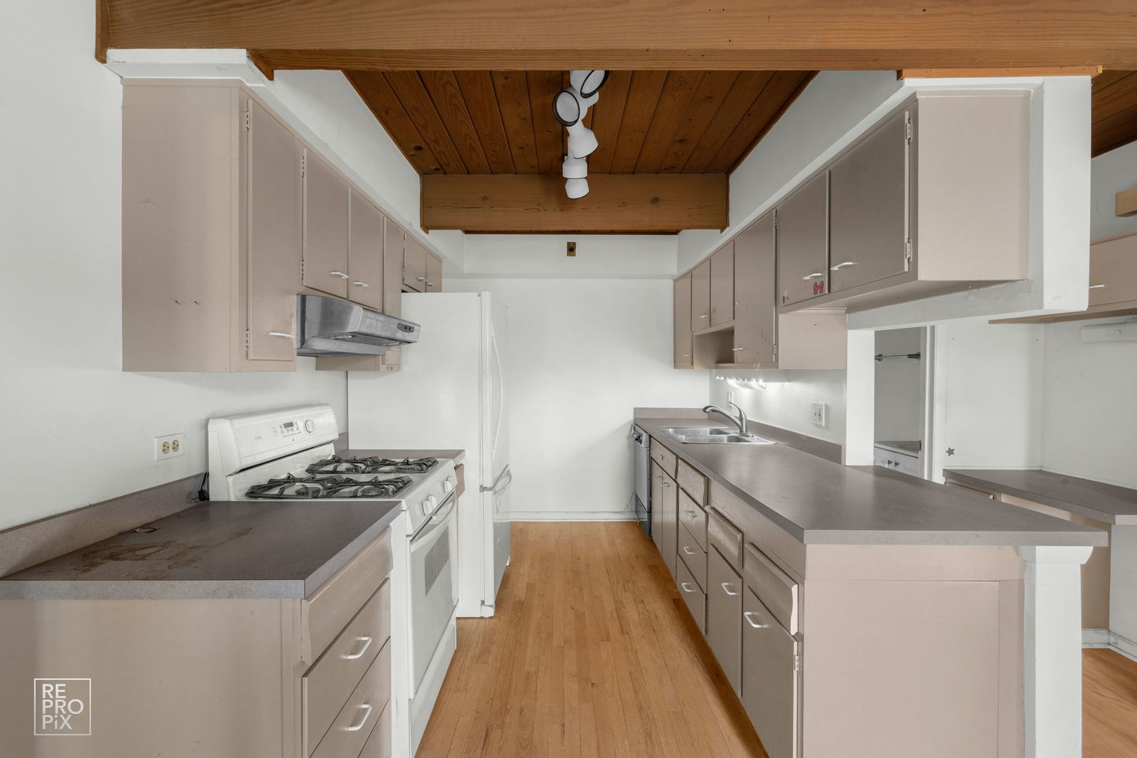 553 Barton Avenue, Evanston, IL 60202