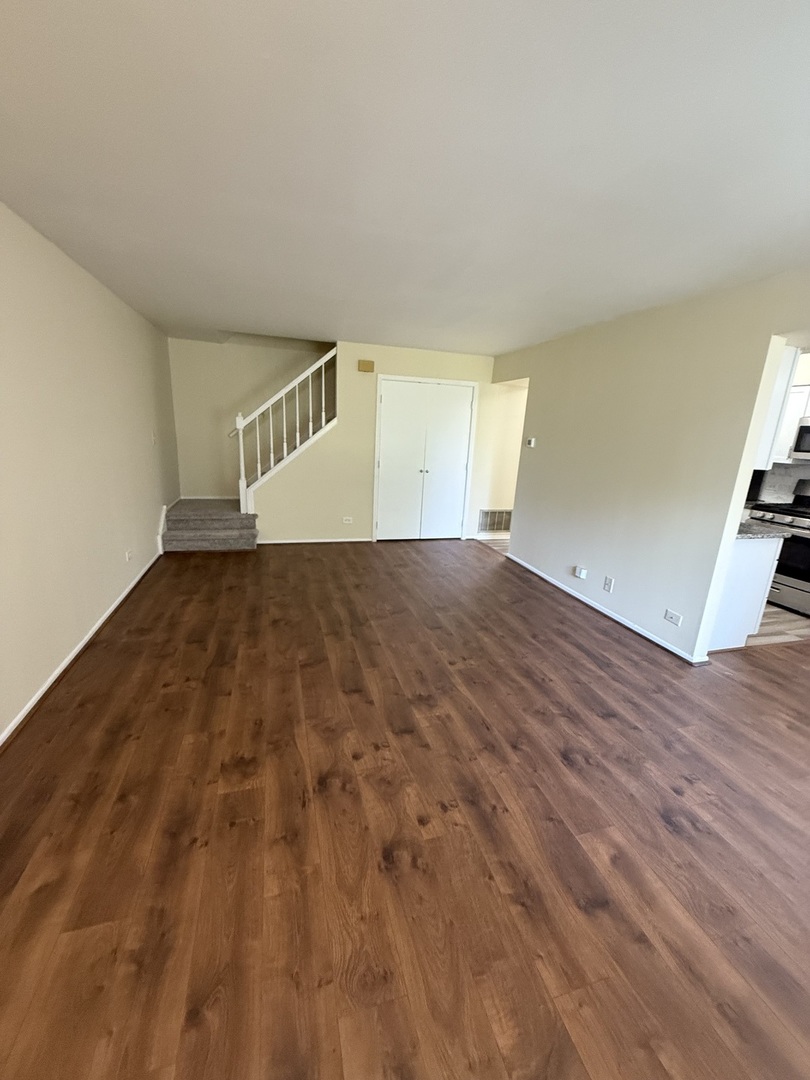 385 Pierce Court #280, Vernon Hills, IL 60061