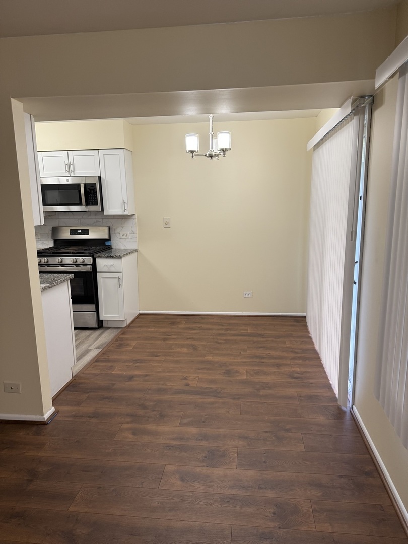 385 Pierce Court #280, Vernon Hills, IL 60061