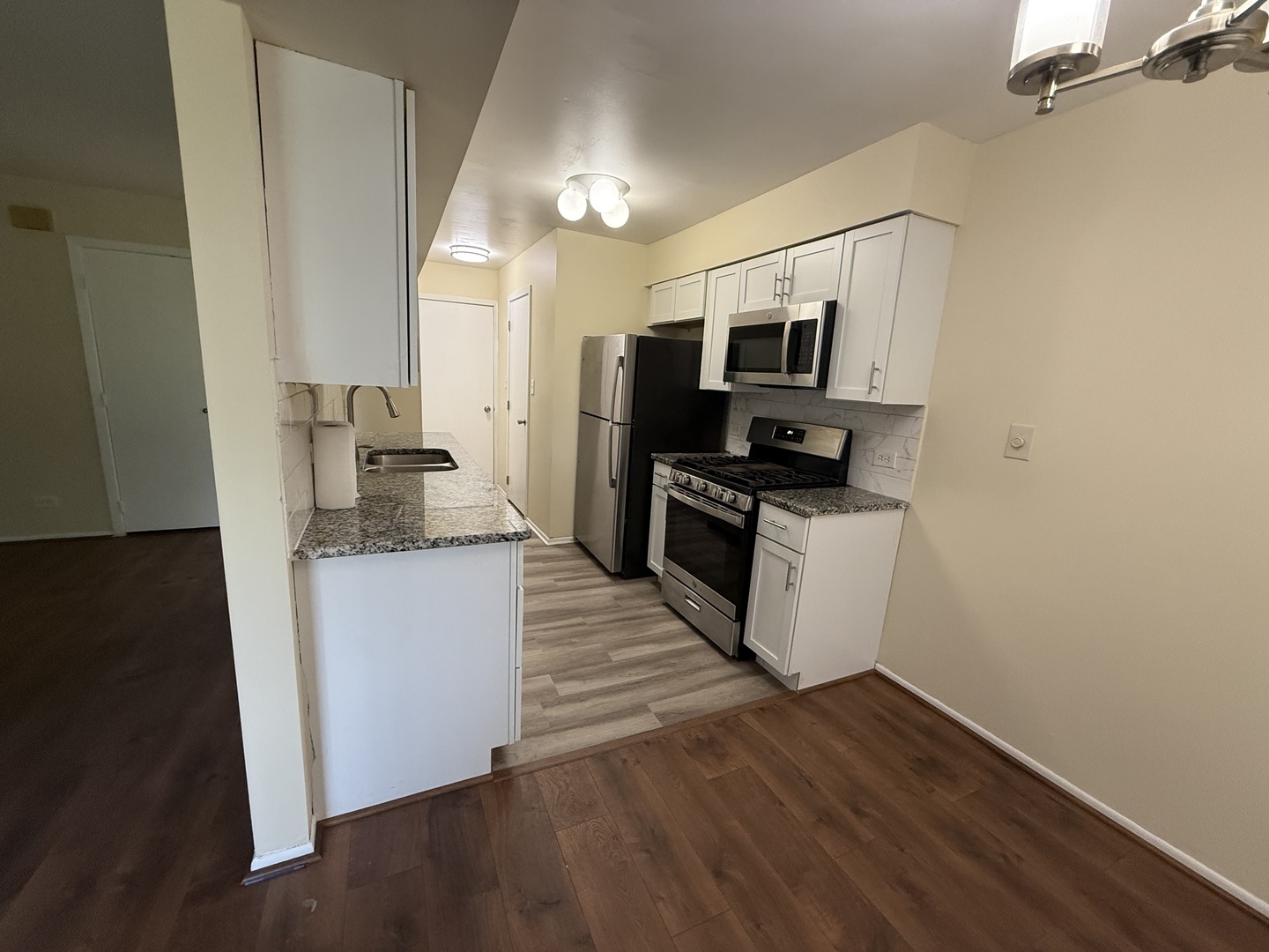 385 Pierce Court #280, Vernon Hills, IL 60061