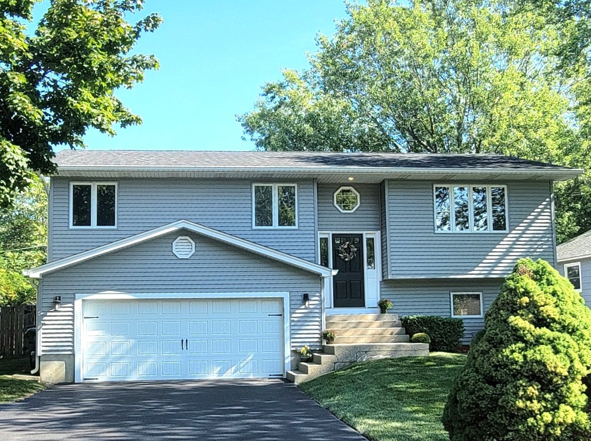 205 Countryside Lane, Lindenhurst, IL 60046