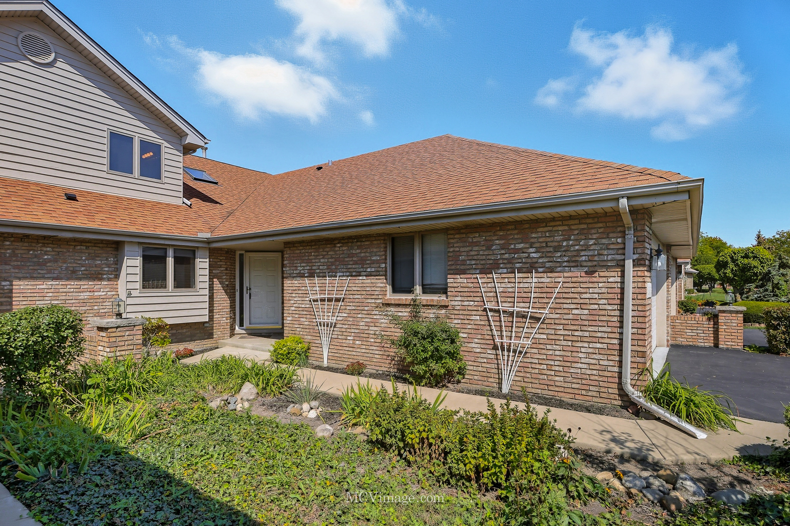 18434 Lakeview Circle, Tinley Park, IL 60477