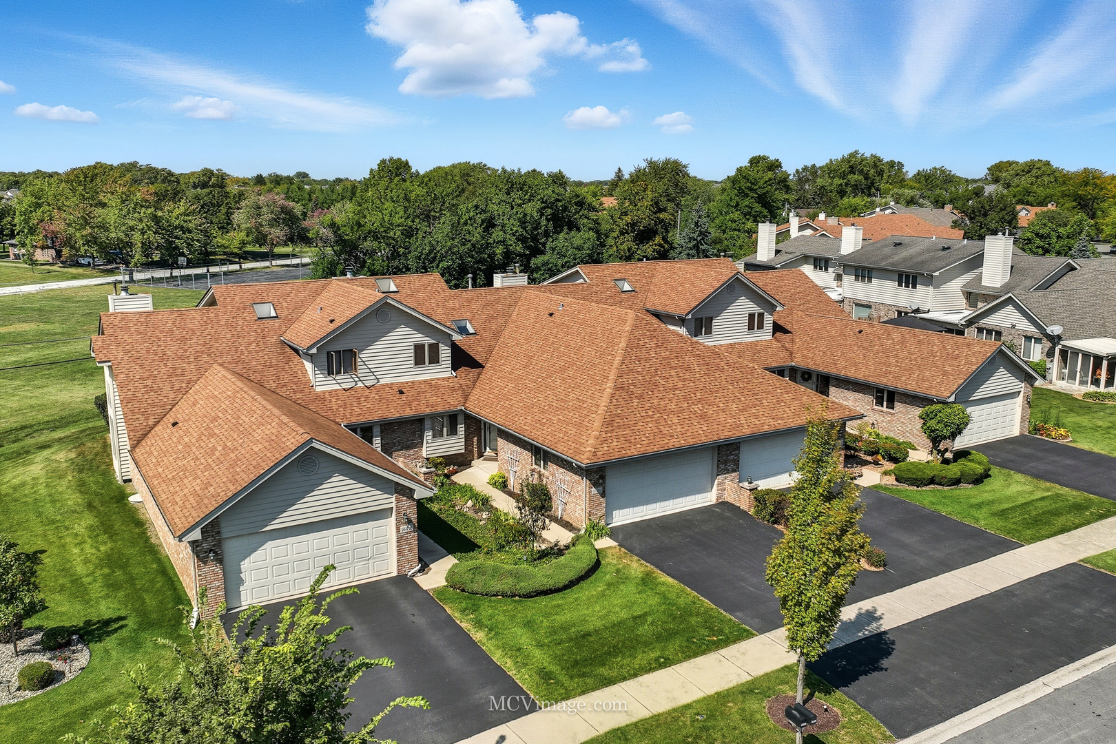 18434 Lakeview Circle, Tinley Park, IL 60477