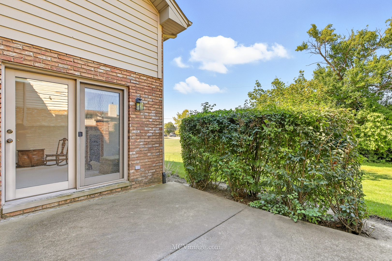 18434 Lakeview Circle, Tinley Park, IL 60477