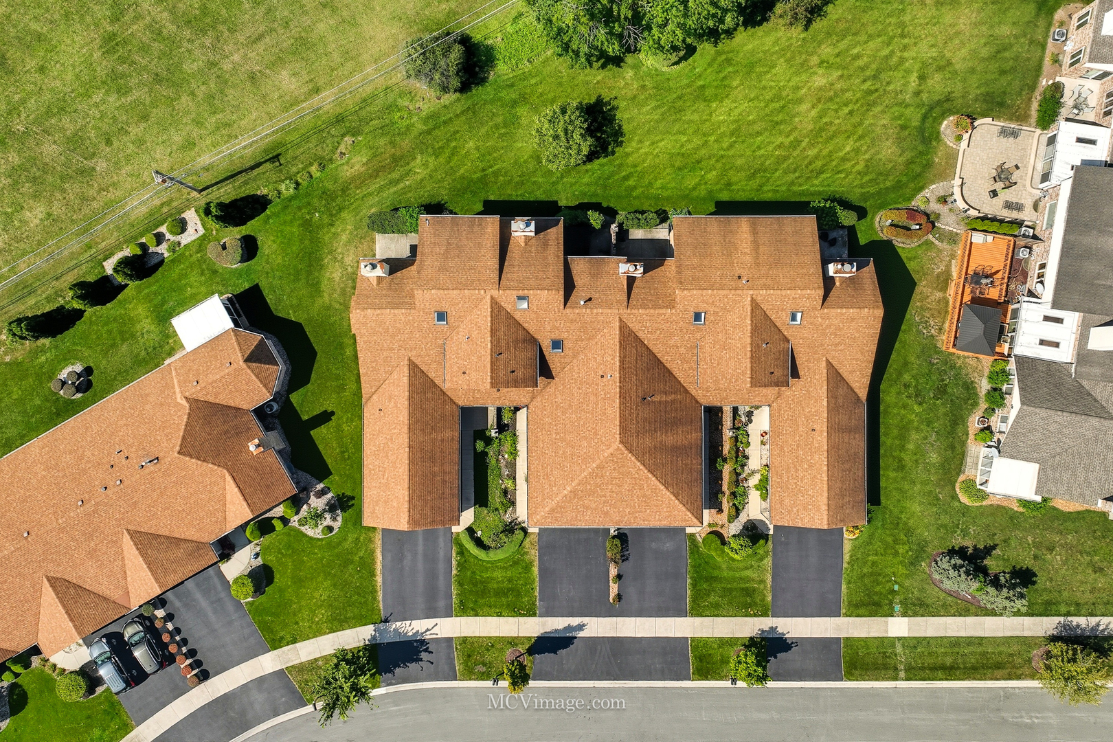 18434 Lakeview Circle, Tinley Park, IL 60477