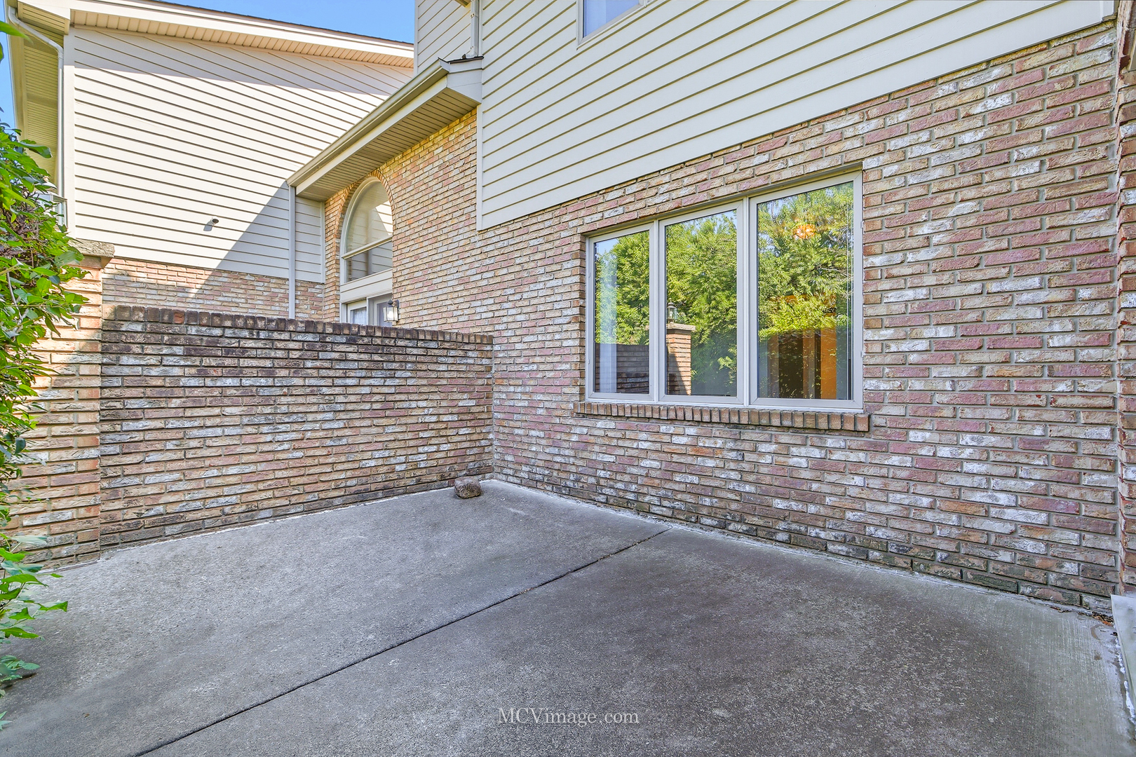 18434 Lakeview Circle, Tinley Park, IL 60477